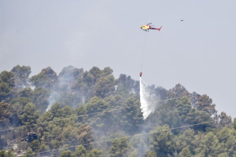 VÍDEO | L'incendi de Sentmenat segueix actiu i els Bombers no han pogut tancar tot el perímetre durant la nit