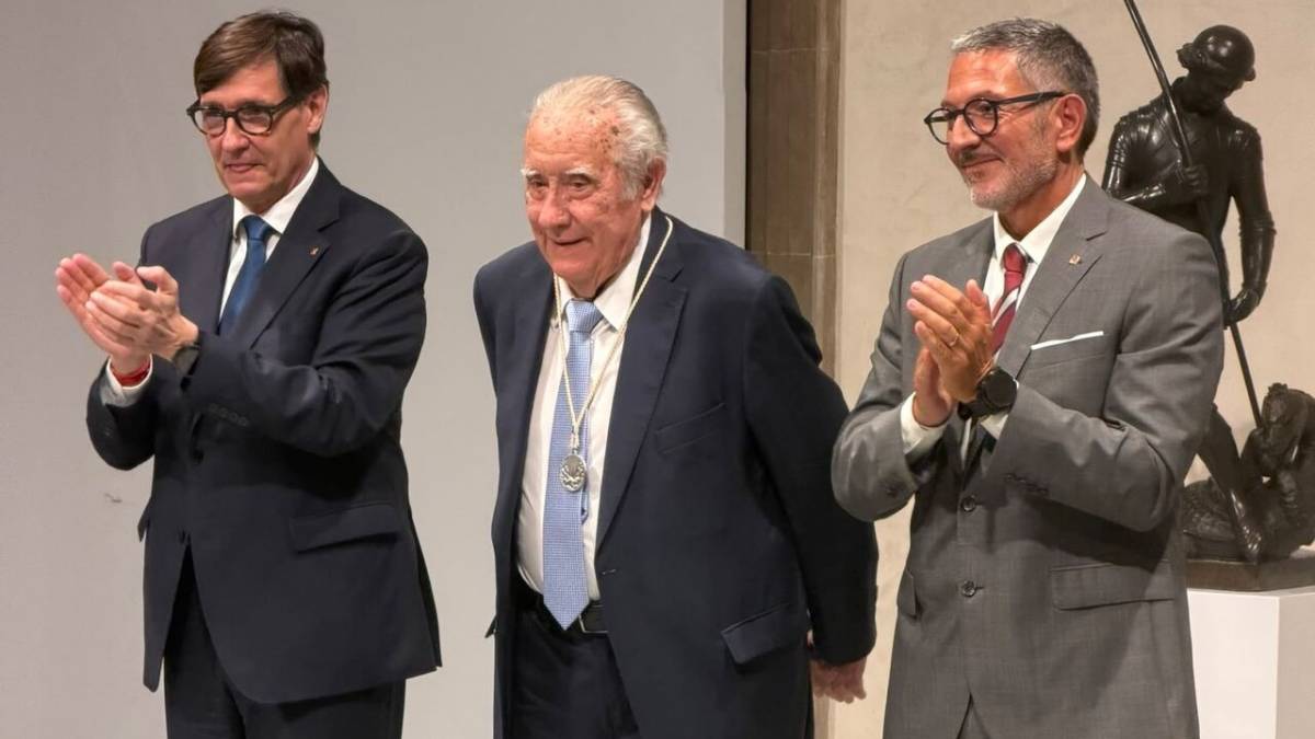 Ramon Comellas rep la Medalla al Treball President Macià 