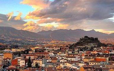 Tres incendis de vegetació forestal cremen a Torelló