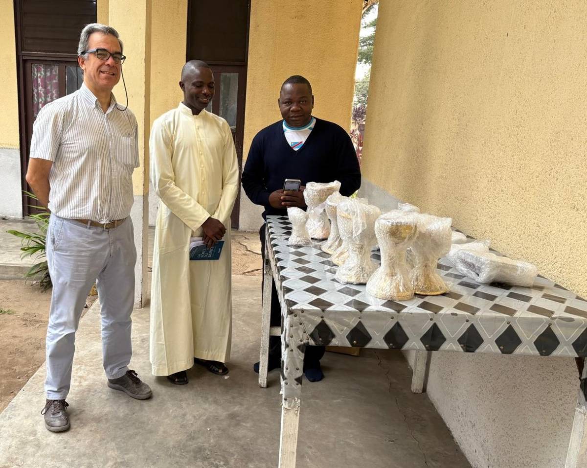 La diòcesi de Solsona aporta donatius i objectes litúrgics per ajudar la diòcesi de Tshumbe al Congo