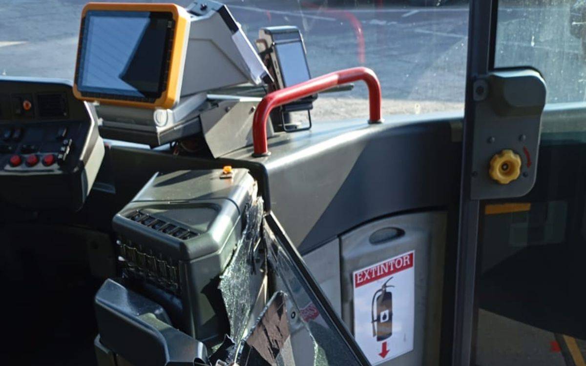Agredeix un conductor d'autobús de l'EMT de Tarragona i trenca la mampara de protecció