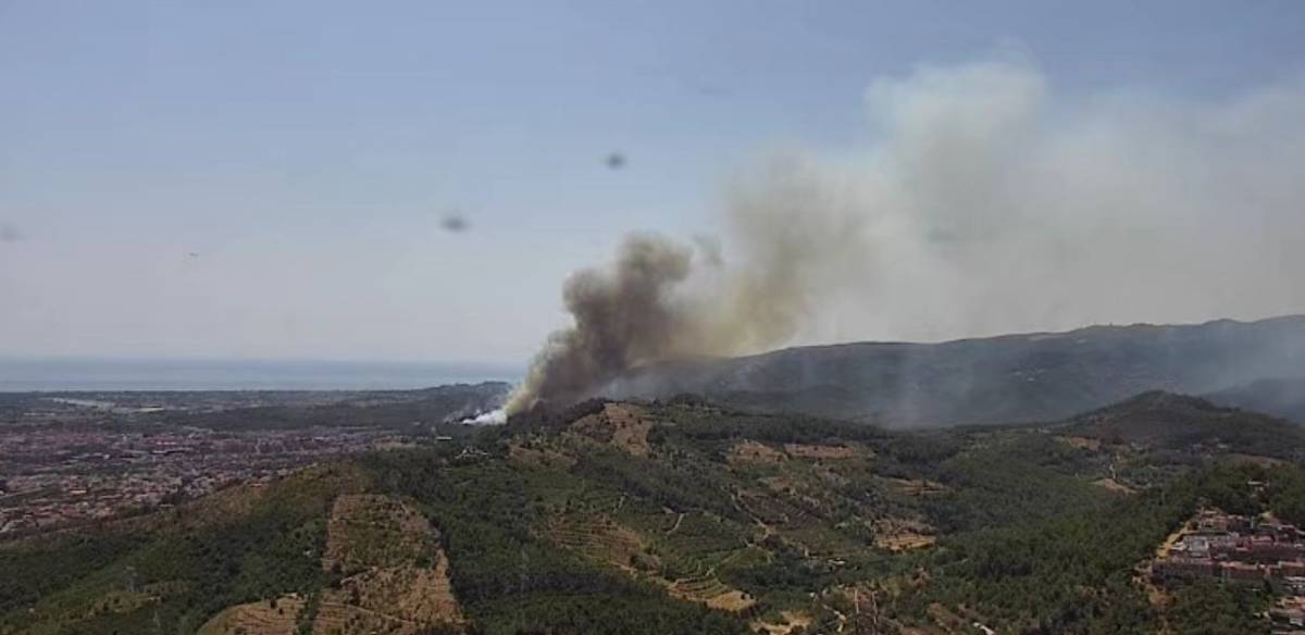 Un nou incendi a Gavà obliga a confinar 6.000 persones