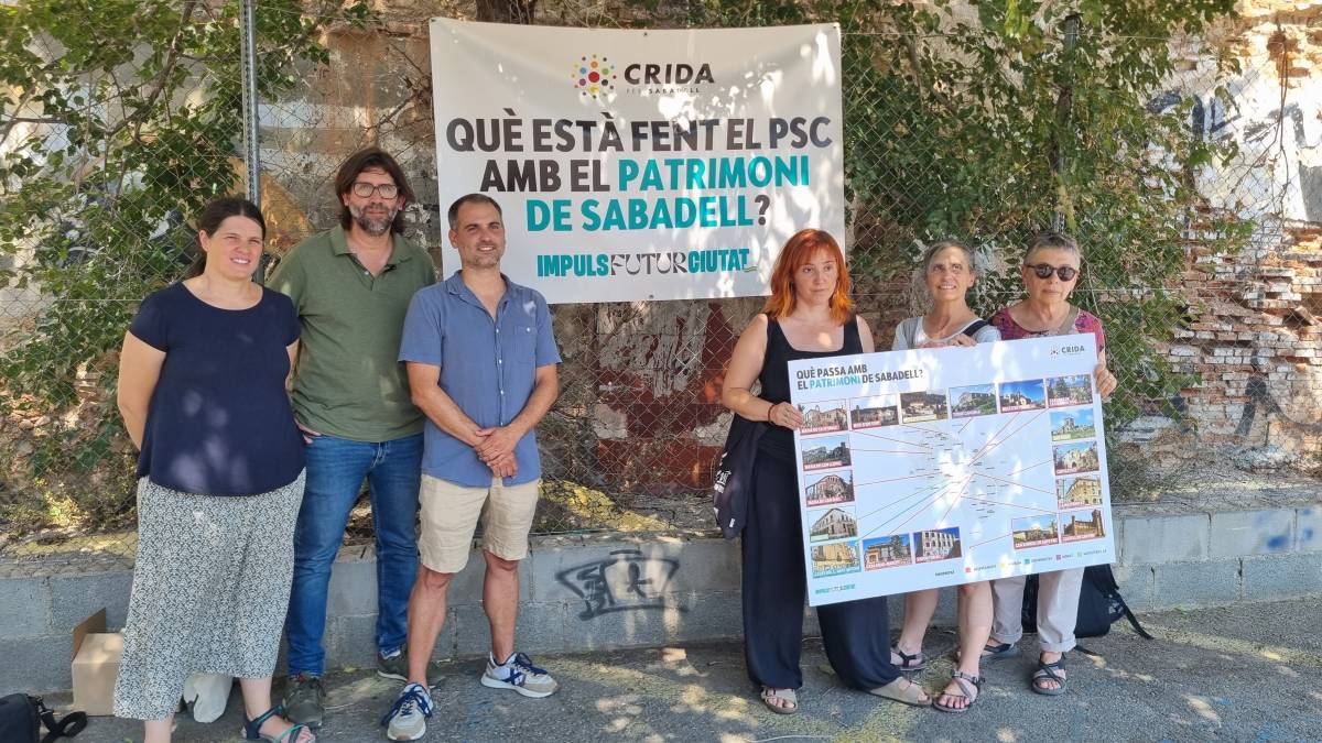 Aurora Murillo, Guillem Fuster i Oriol Rifer, regidors de la Crida, juntament amb membres de la formació - D.S. Aurora Murillo, Guillem Fuster i Oriol Rifer, regidors de la Crida, juntament amb membres de la formació