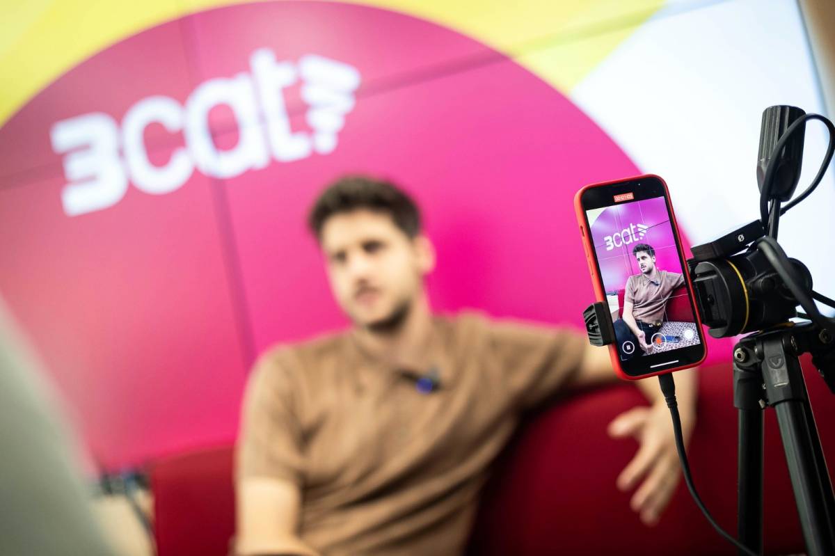 Roger Escapa, fotografiat a l`estudi 2 de Catalunya Ràdio