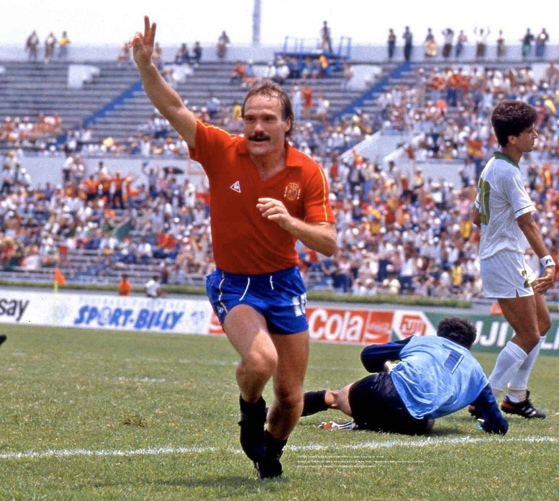 Ramon Maria Calderé celebrant un dels seus dos gols davant d’Algèria - @olympia_vintage Ramon Maria Calderé celebrant un dels seus dos gols davant d’Algèria