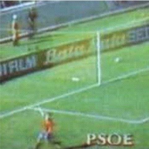 Imatge del telenotícies de TVE amb les sigles PSOE impreses sobre el gol de Butragueño - TVE Imatge del telenotícies de TVE amb les sigles PSOE impreses sobre el gol de Butragueño