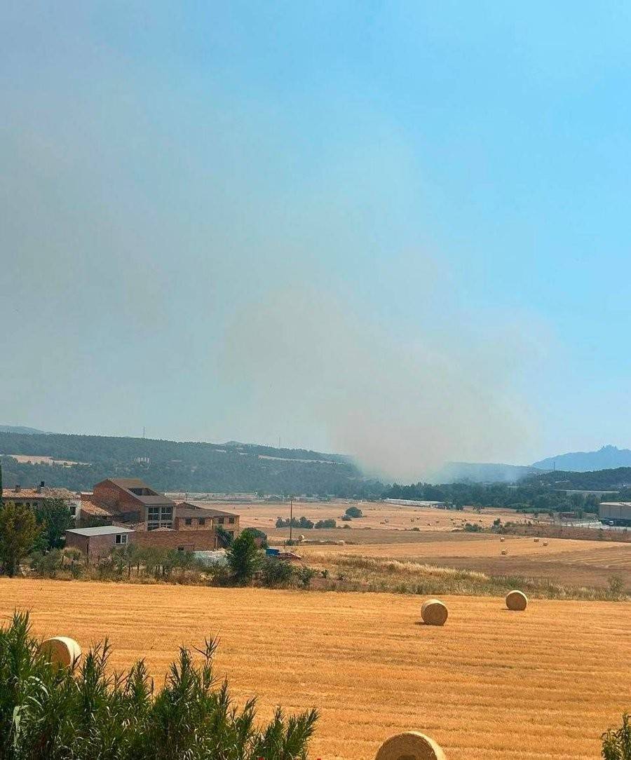 L'incendi de Navarcles provoca el tall de l'Eix Transversal