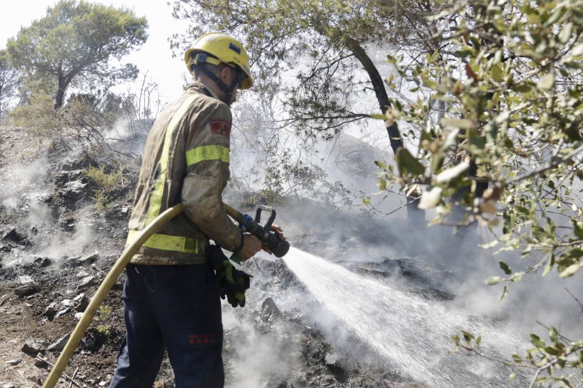 Tres nous incendis cremen al Baix Llobregat, Bages i Alt Camp