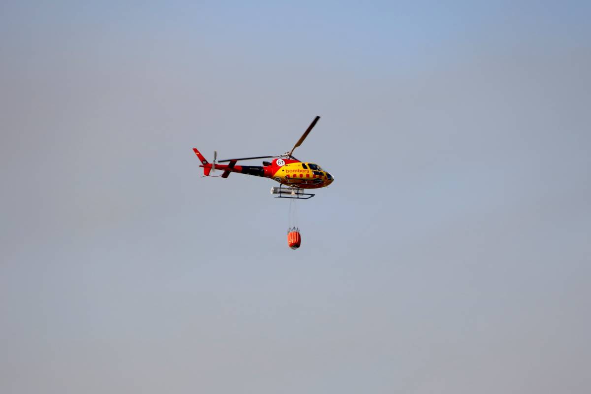 Estabilitzat l'incendi al Pla de Manlleu que ha cremat 80 hectàrees
