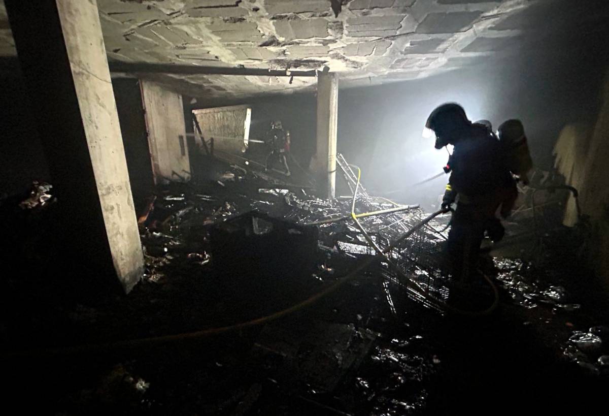 Evacuen 40 persones per l'incendi d'un edifici en construcció a l'Hospitalet de Llobregat
