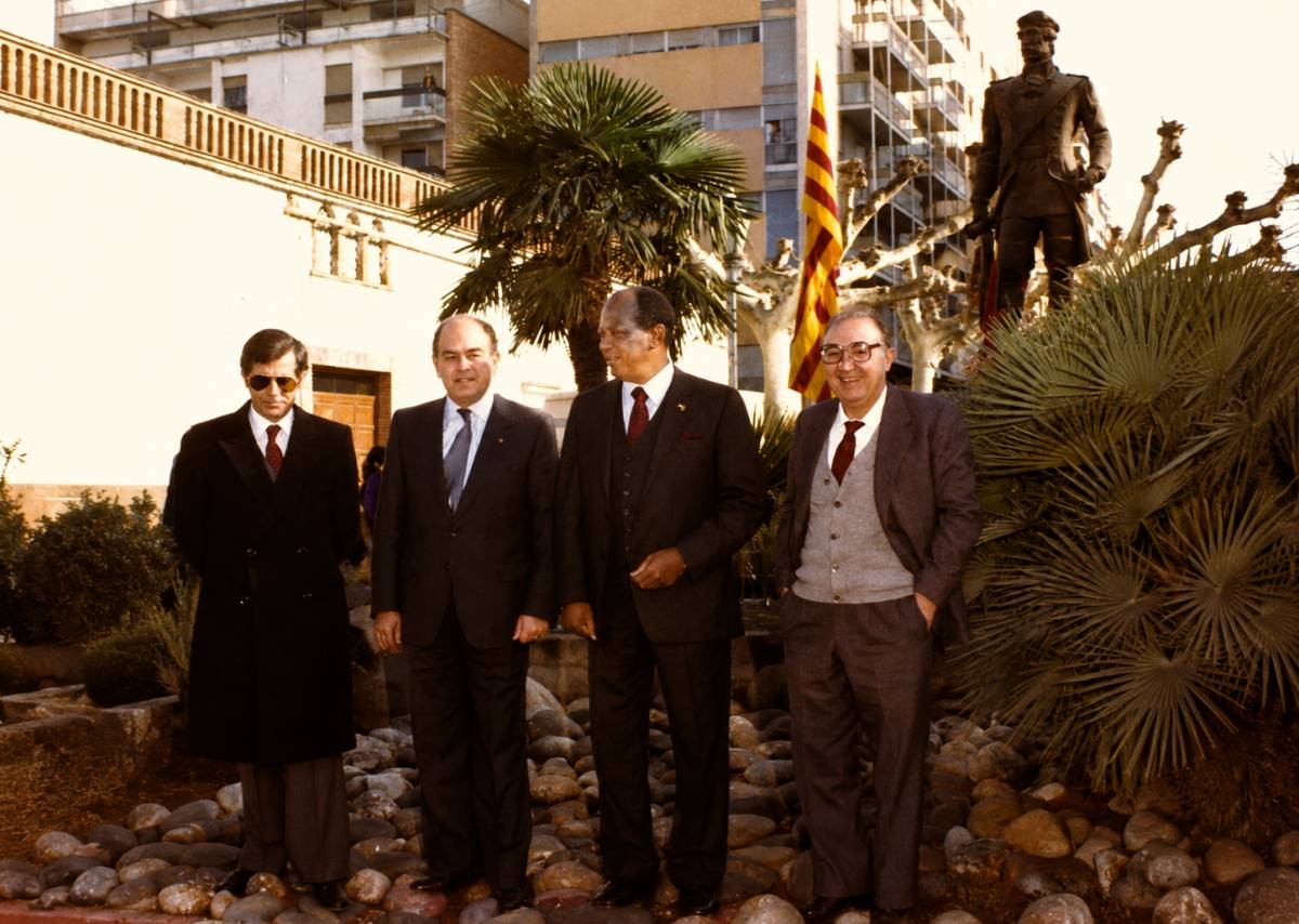 Autoritats al davant del monument de Gaspar de Portolà - Arxiu Josep Borràs