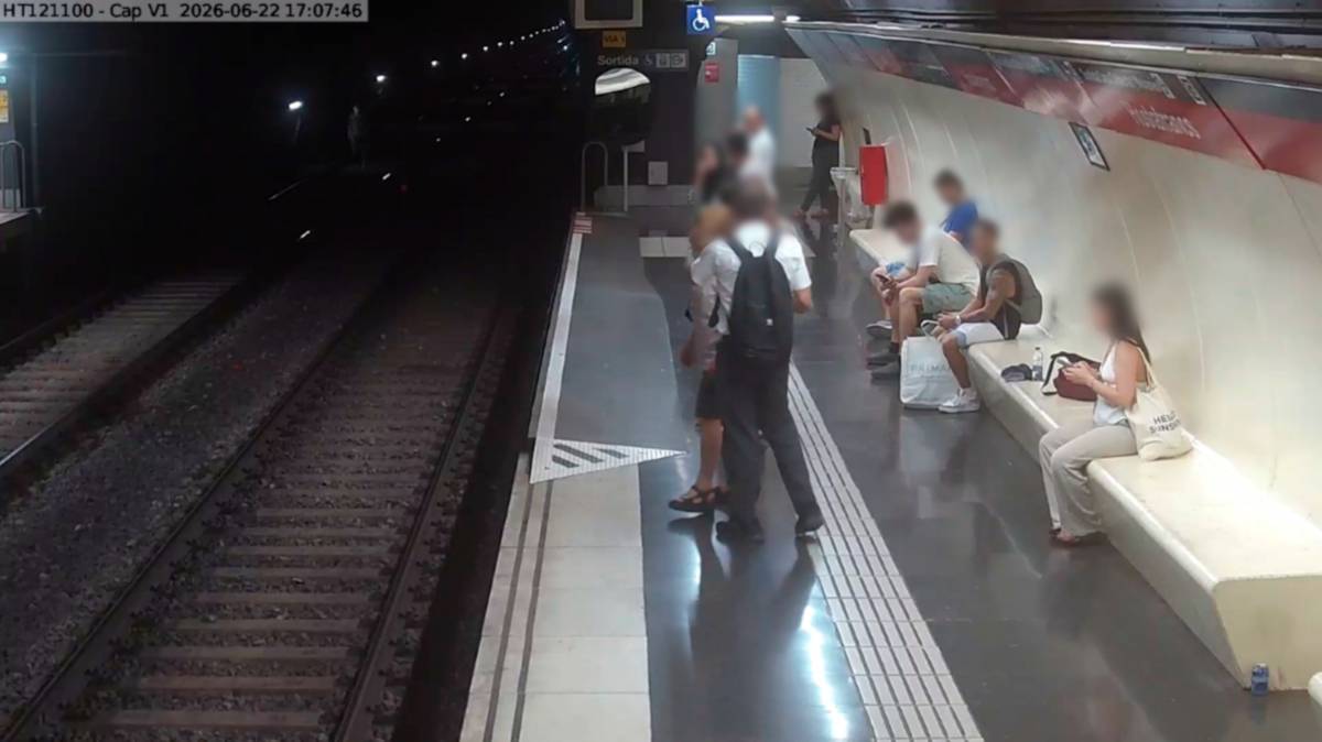 Els Mossos detenen dos joves després d'una estrebada al metro de Barcelona