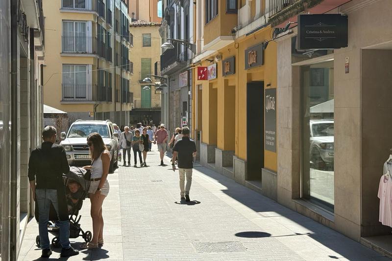 Mor un home en precipitar-se per un talús de deu metres a Olot