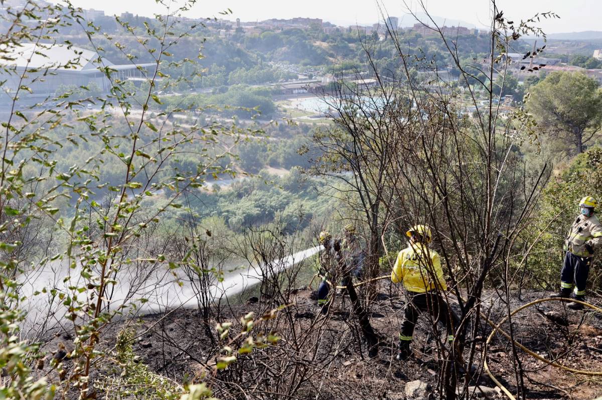 Incendi de vegetació a Can Roqueta - Juanma Peláez Incendi de vegetació a Can Roqueta