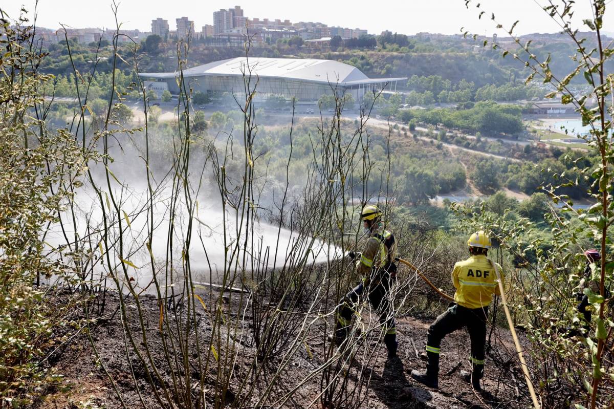 Incendi de vegetació a Can Roqueta - Juanma Peláez Incendi de vegetació a Can Roqueta