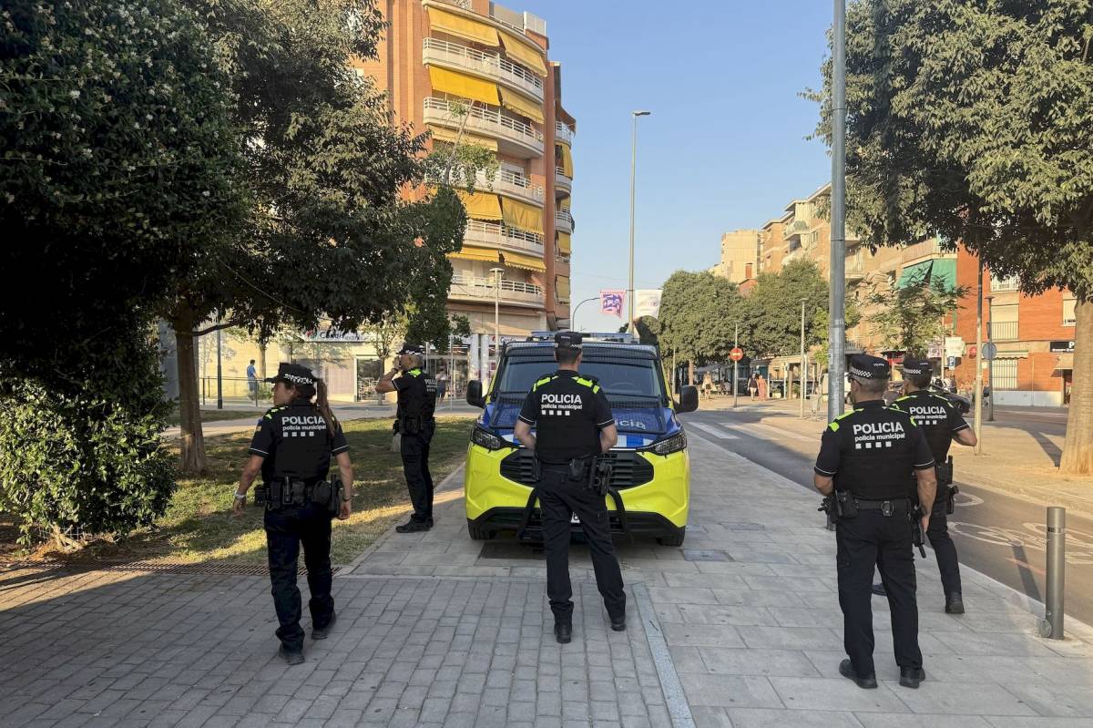 Un dispositiu policial contra l'incivisme a Sant Pere Nord es tanca amb dues denúncies i 25 identificats
