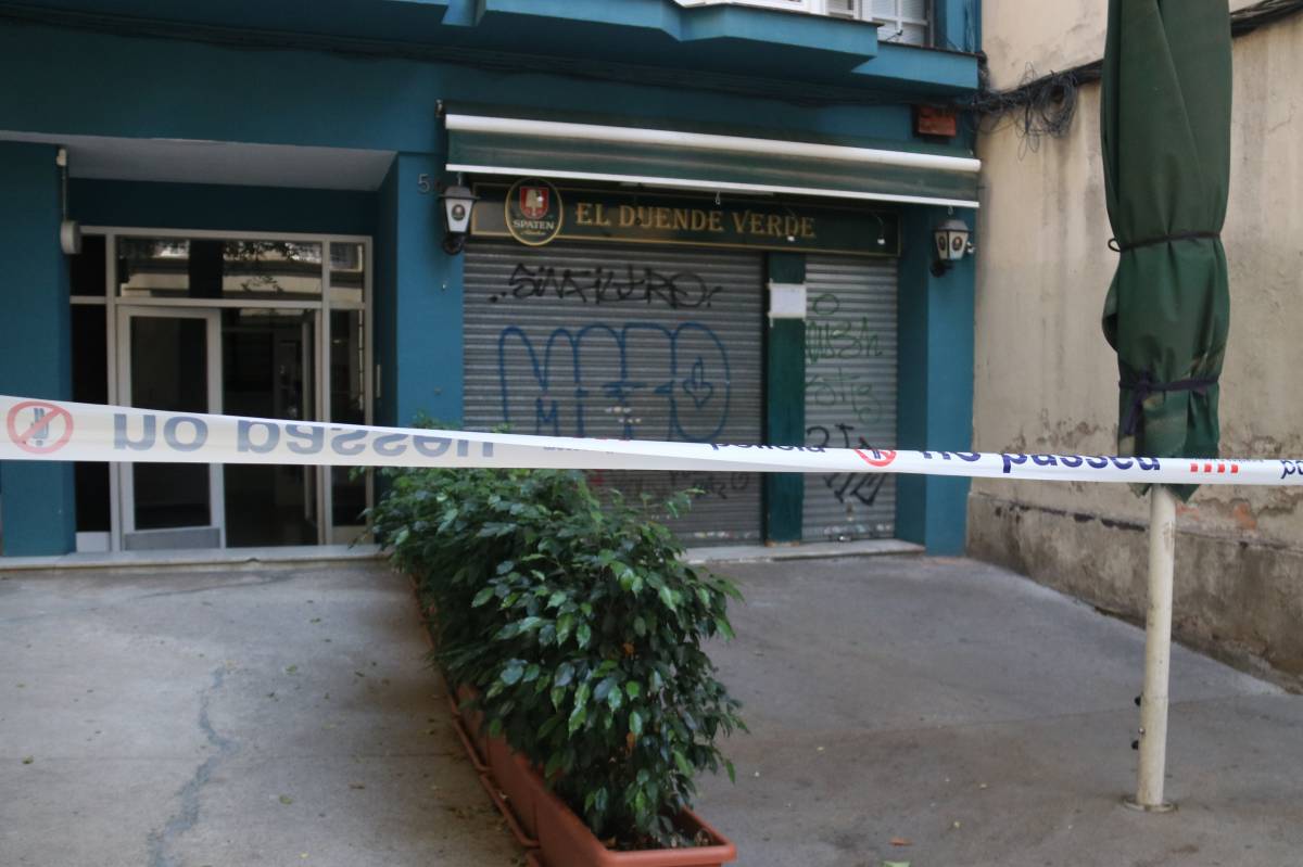 Els veïns desallotjats per l'esvoranc de l'L9 no podran tornar a casa fins divendres vinent