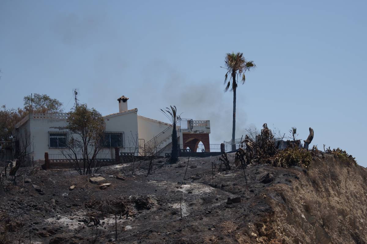 Almenys 12 morts i 23 desapareguts en un incendi forestal a Almeria