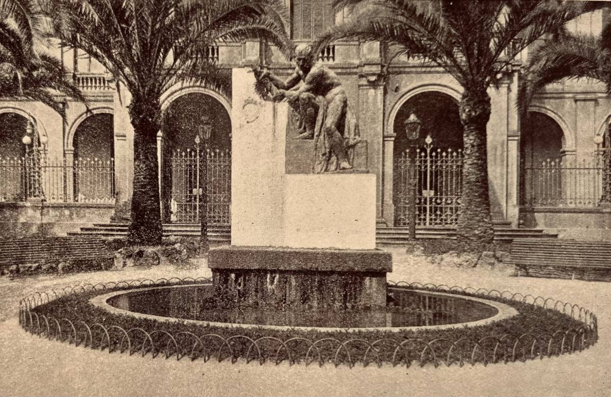 Monument a Joan Sallarès i Pla - AHS Monument a Joan Sallarès i Pla