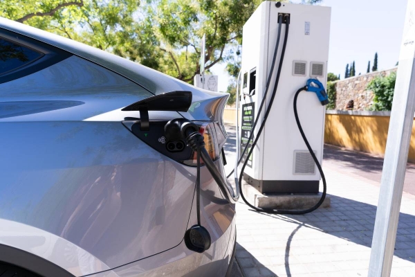 Set de cada deu vehicles matriculats a Sabadell ja són sostenibles