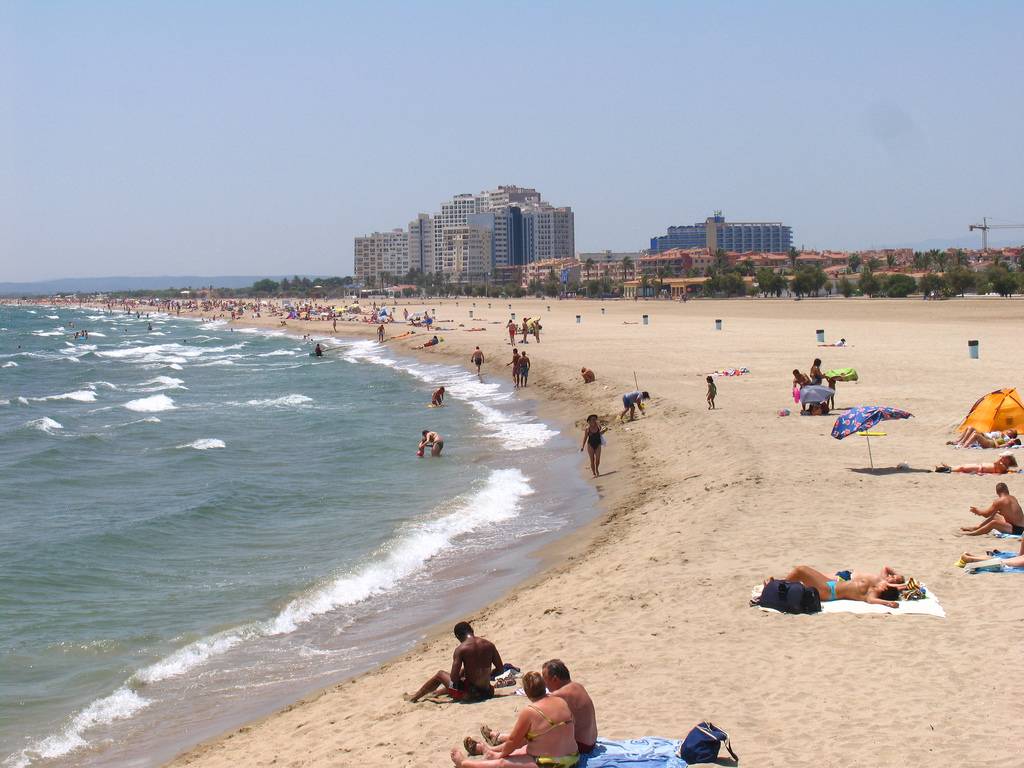 Mor ofegat un home de 54 anys a la platja d'Empuriabrava