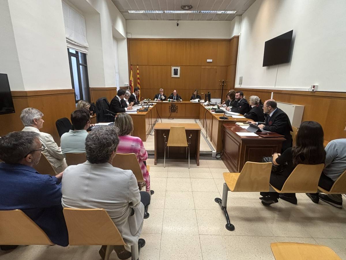 La fiscal retira l'acusació contra Vergés i Argimon per la vacunació de policies