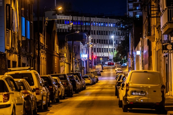 Hostafrancs reclama més il·luminació en diversos carrers del barri: “La llum és massa tènue”