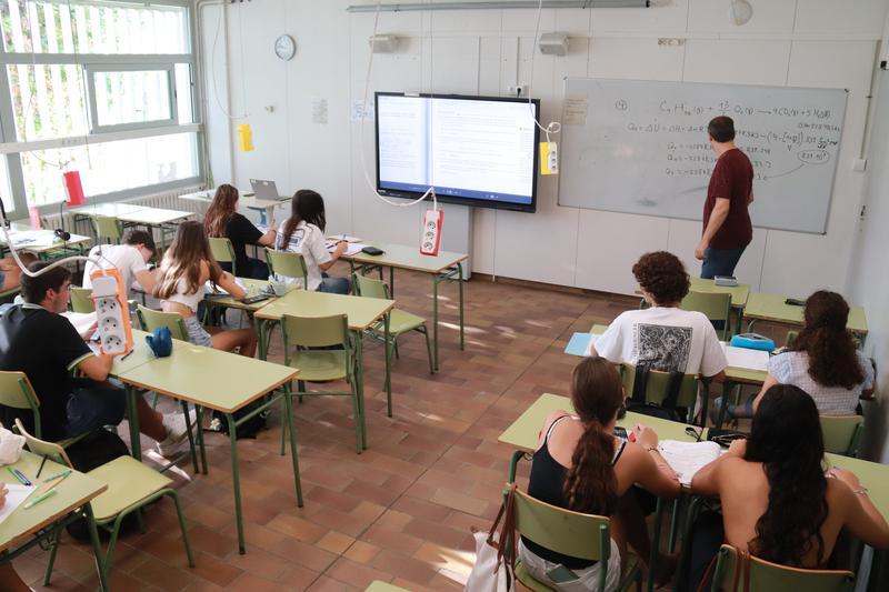 Educació fa marxa enrere i recuperarà les lectures obligatòries a batxillerat