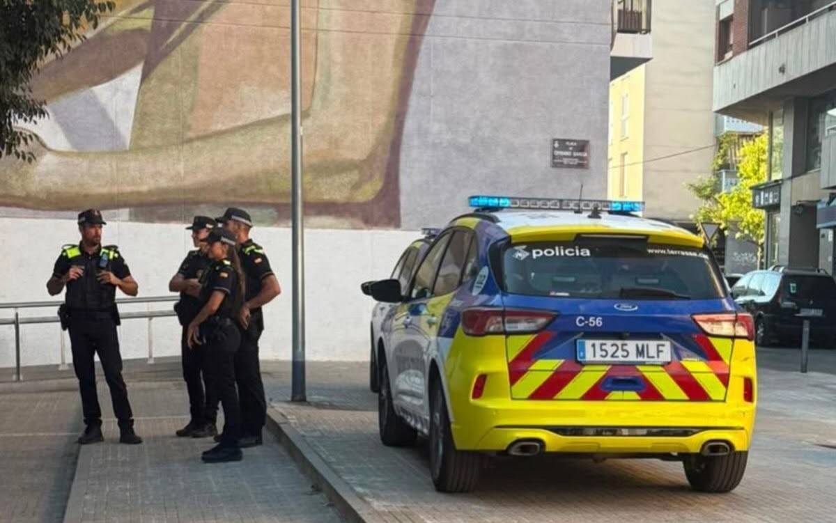 Dues persones denunciades i 25 identificades a Terrassa en un dispositiu contra l'incivisme al barri de Sant Pere Nord