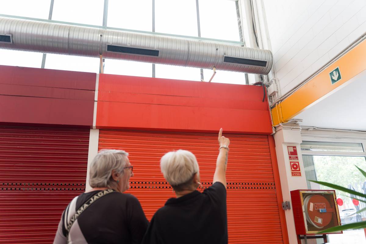 Sense aire condicionat al mercat dels Merinals: "Hem treballat a més de 30ºC durant setmanes”