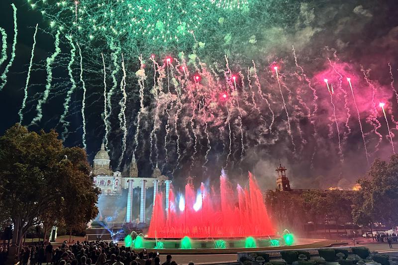 El Piromusical es trasllada a la platja del Bogatell per les obres de Maria Cristina