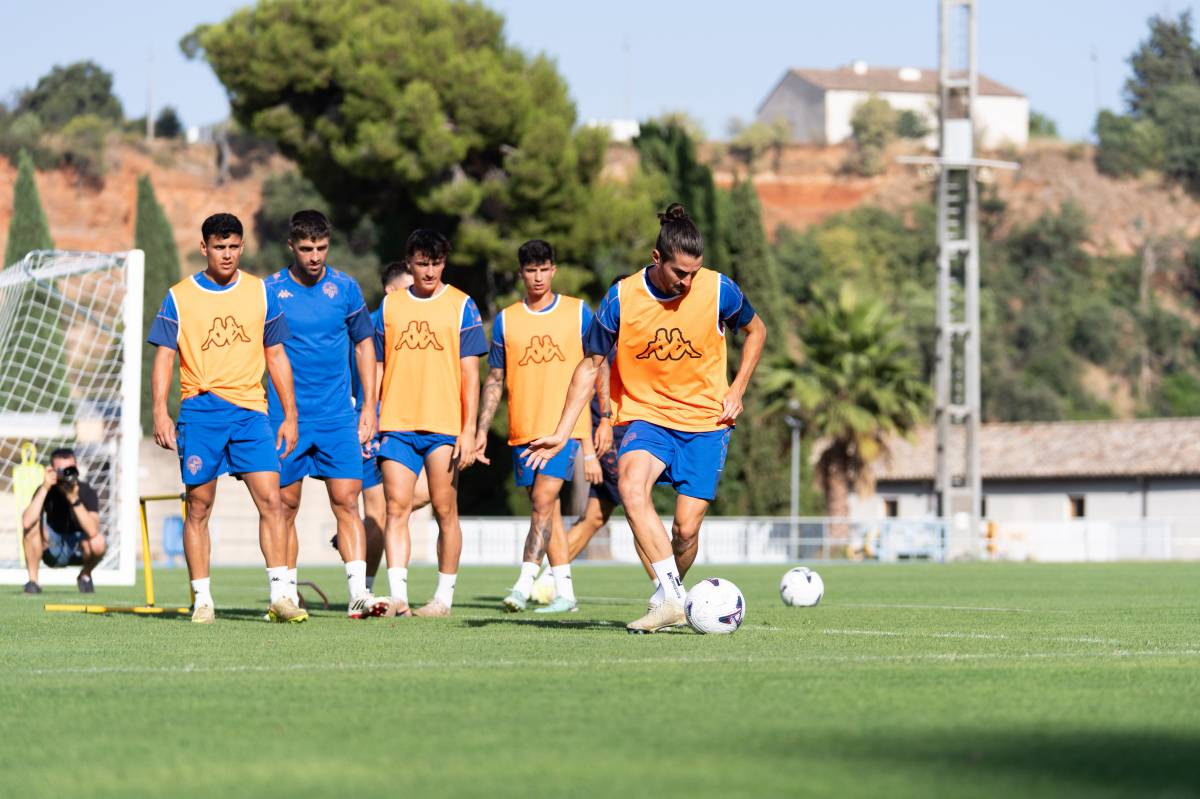 Primer entrenament del CES amb els jugadors de l'ascens a Sant Oleguer - 