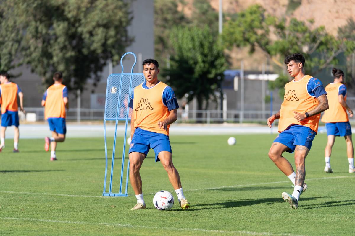 Primer entrenament del CES amb els jugadors de l'ascens a Sant Oleguer - 