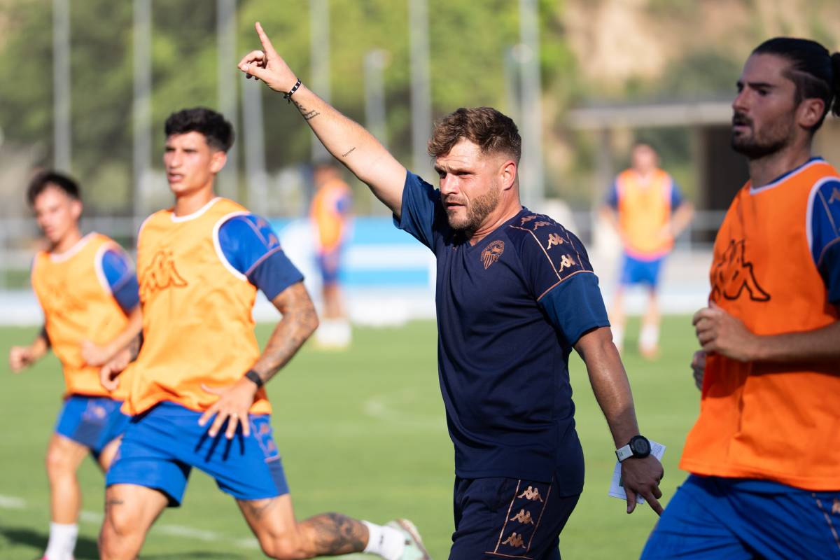 Primer entrenament del CES amb els jugadors de l`ascens a Sant Oleguer - Primer entrenament del CES amb els jugadors de l`ascens a Sant Oleguer