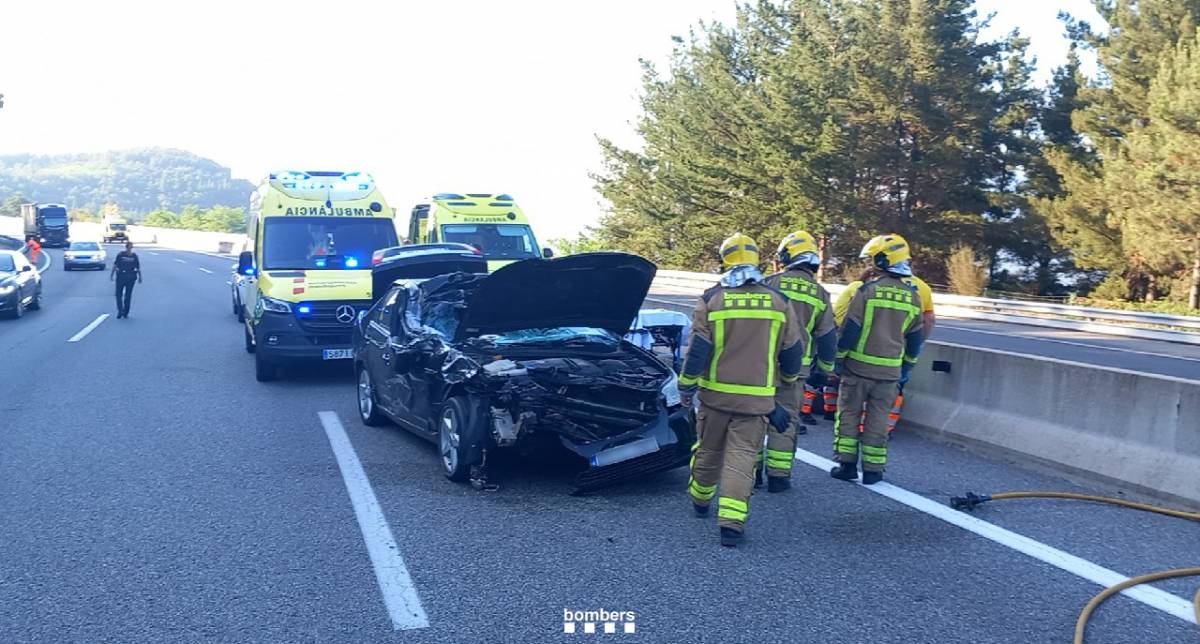Un ferit a Sant Hilari per l'impacte entre un camió i un cotxe a la C-25