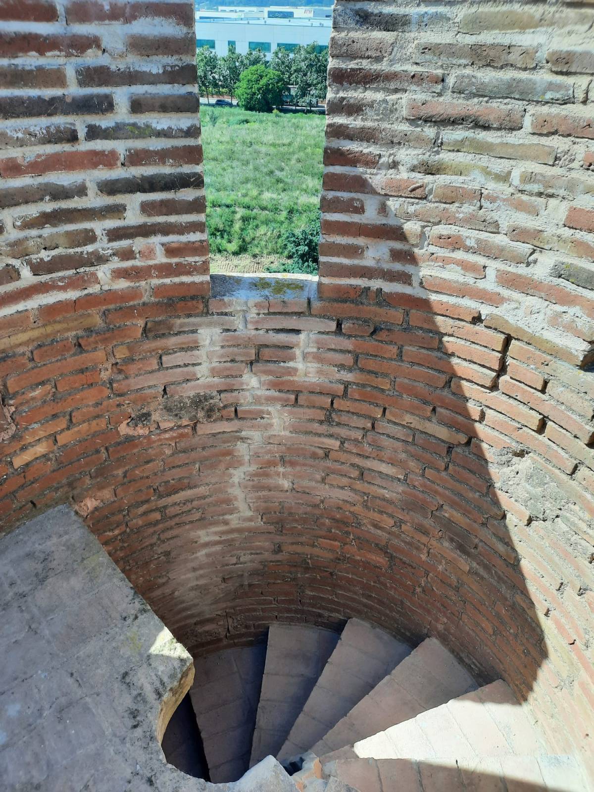 L`escala de cargol de la torre mestra, reparada - Cedida (Ass. Cultural Can Feu) L`escala de cargol de la torre mestra, reparada