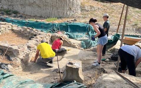 Arrenca una nova campanya d'excavacions arqueològiques al Camp de les Lloses de Tona