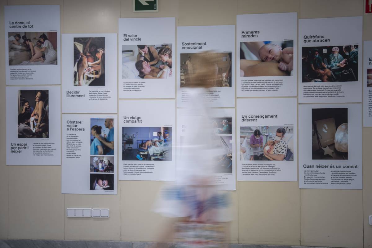 Més enllà del protocol: els vincles humans dins les sales de part