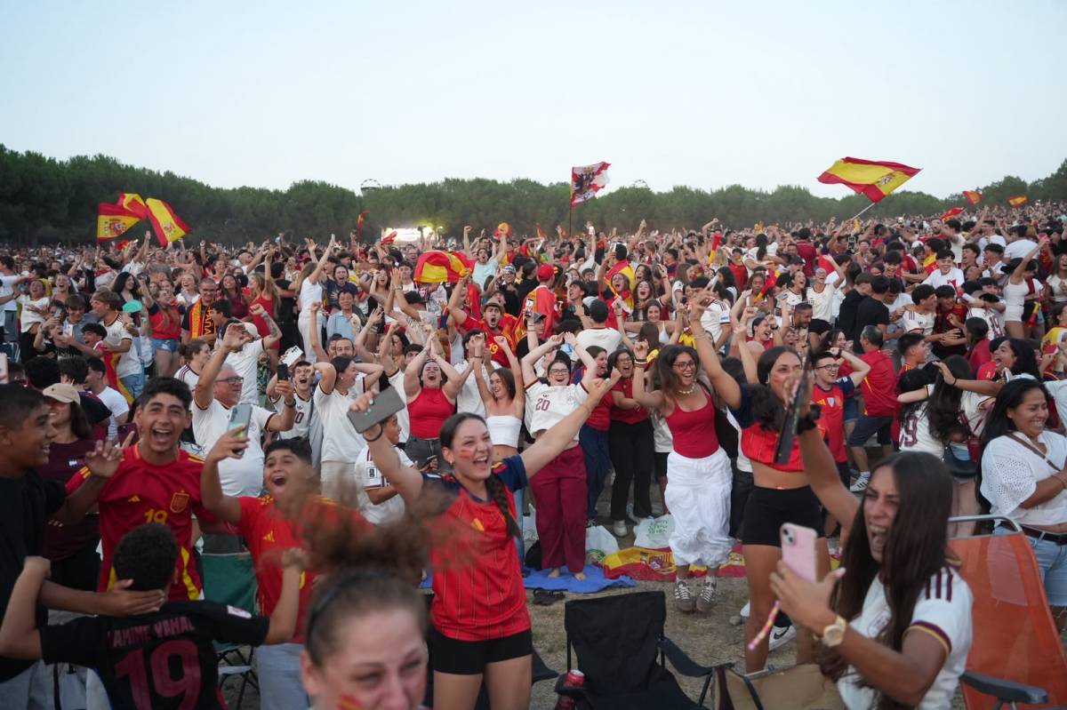 FOTOS | Eufòria a Sabadell amb la classificació d'Espanya per a la final del Mundial 