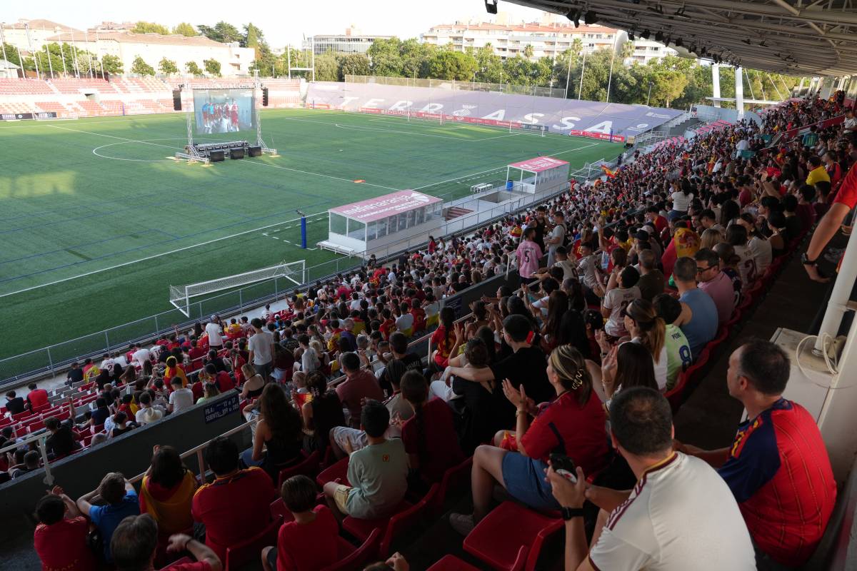 L'Olímpic s'omple amb 3.500 aficionats donant suport a la selecció espanyola
