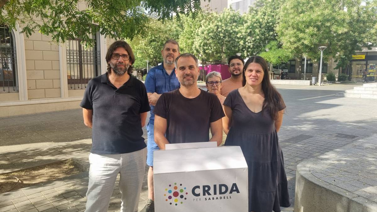 Regidors i membres de la Crida, durant la roda de premsa al racó del Campanar - D.S. Regidors i membres de la Crida, durant la roda de premsa al racó del Campanar