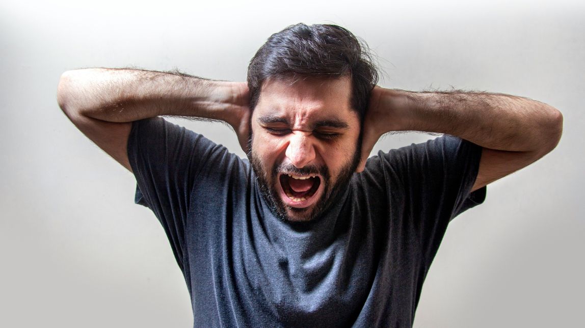 Per què hi ha persones que parlen soles, segons la psicologia