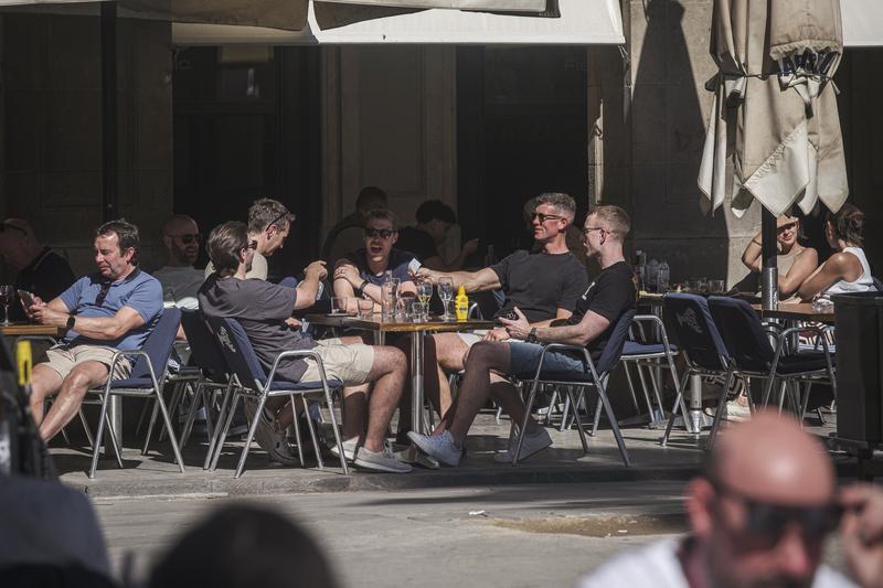 La restauració muta a Barcelona: més franquícies i menys bars que tanquen el diumenge