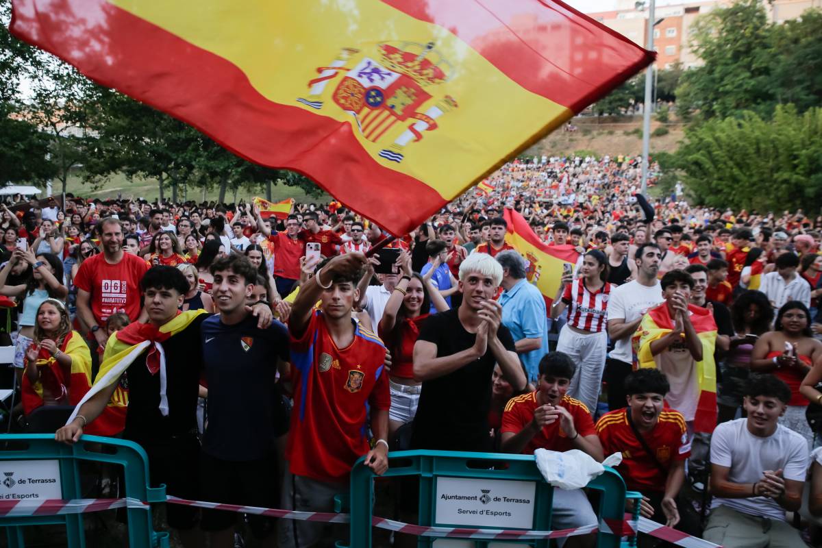 La pantalla gegant a l'Espai Vela de Vallparadís durant la final de l'Eurocopa 2024 - Lluís Clotet