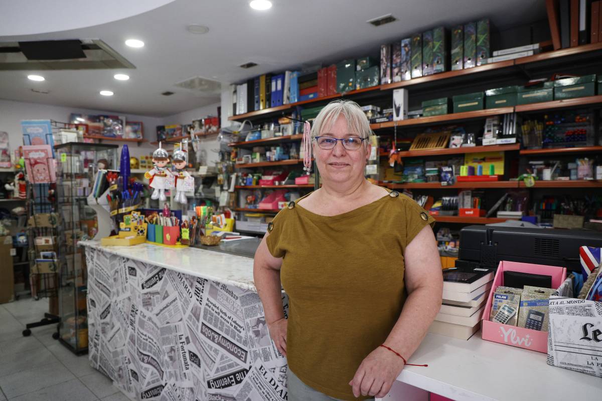 La família Rutés s'acomiada de la seva llibreria de la Creu de Barberà, 44 anys després 