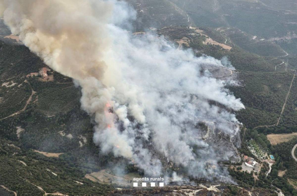 Els Bombers prioritzen l'incendi del Moianès que té un potencial de 500 hectàrees