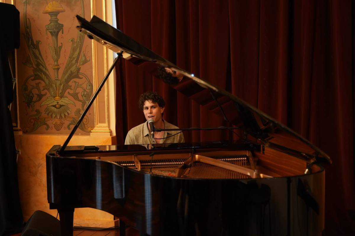 Roger Padrós, al piano, a la presentació de la Festa Major 2026 - DAVID CHAO Roger Padrós, al piano, a la presentació de la Festa Major 2026