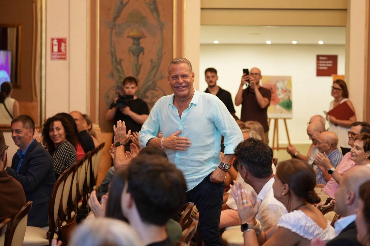 El Gran Germán, entre el públic del Saló del Teatre Principal - DAVID CHAO El Gran Germán, entre el públic del Saló del Teatre Principal