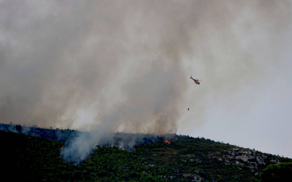La revifalla de l'incendi d'Aiguamúrcia torna a posar l'ai al cor als veïns de Querol