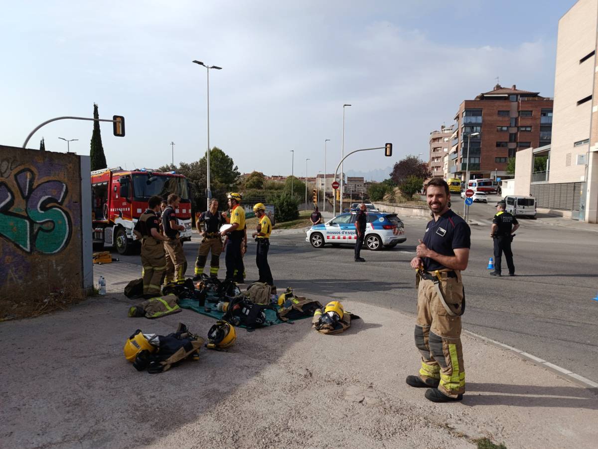 Un incendi a l'empresa de productes químics Lipmes de Manresa obliga a confinar els veïns en un radi de 50 metres